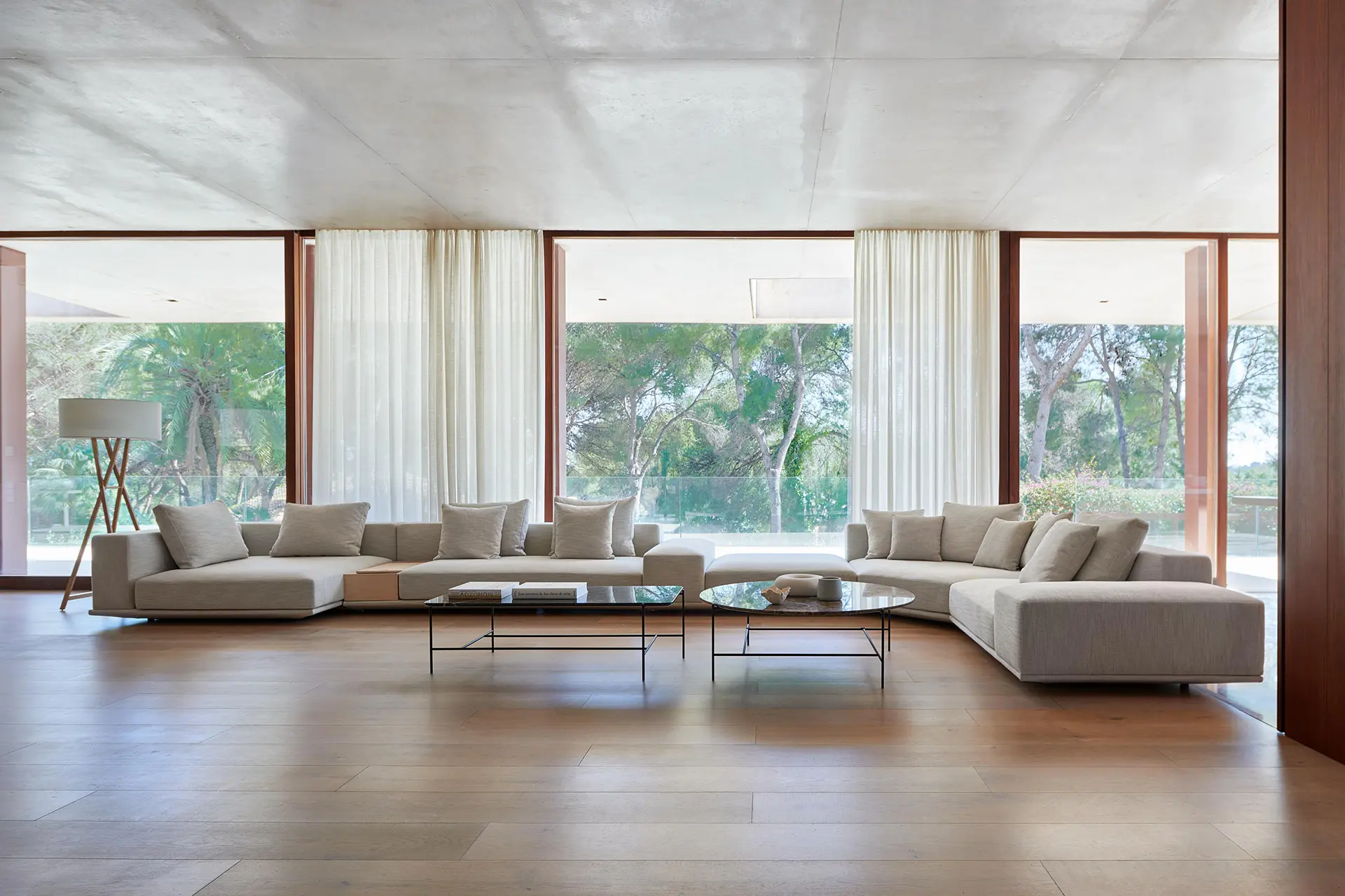 Large - Ramon Esteve Estudio