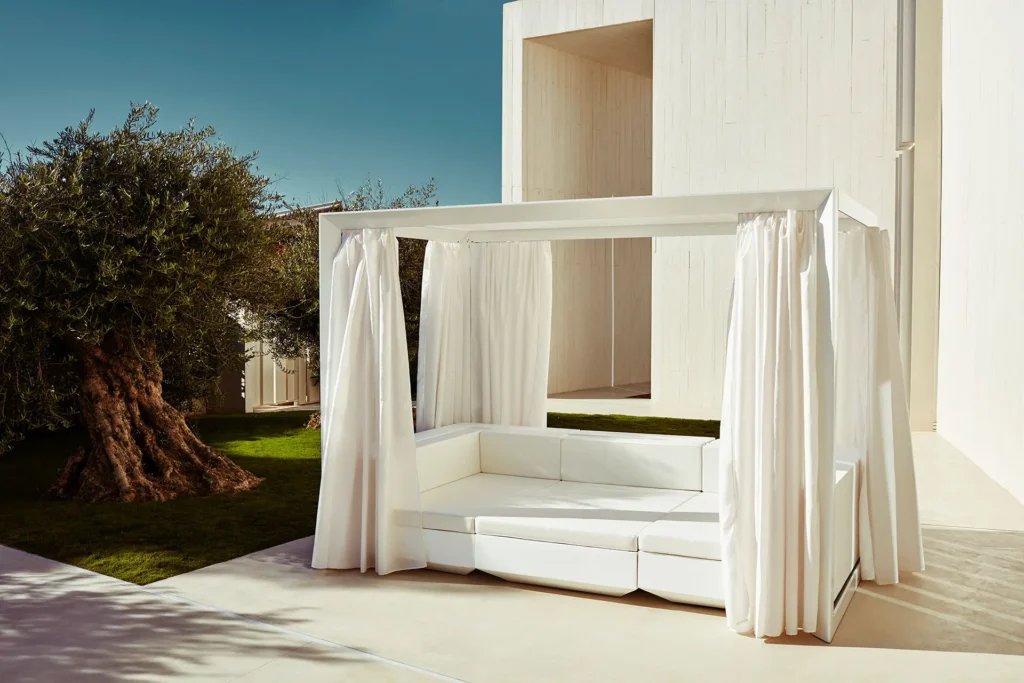VELA DAYBED